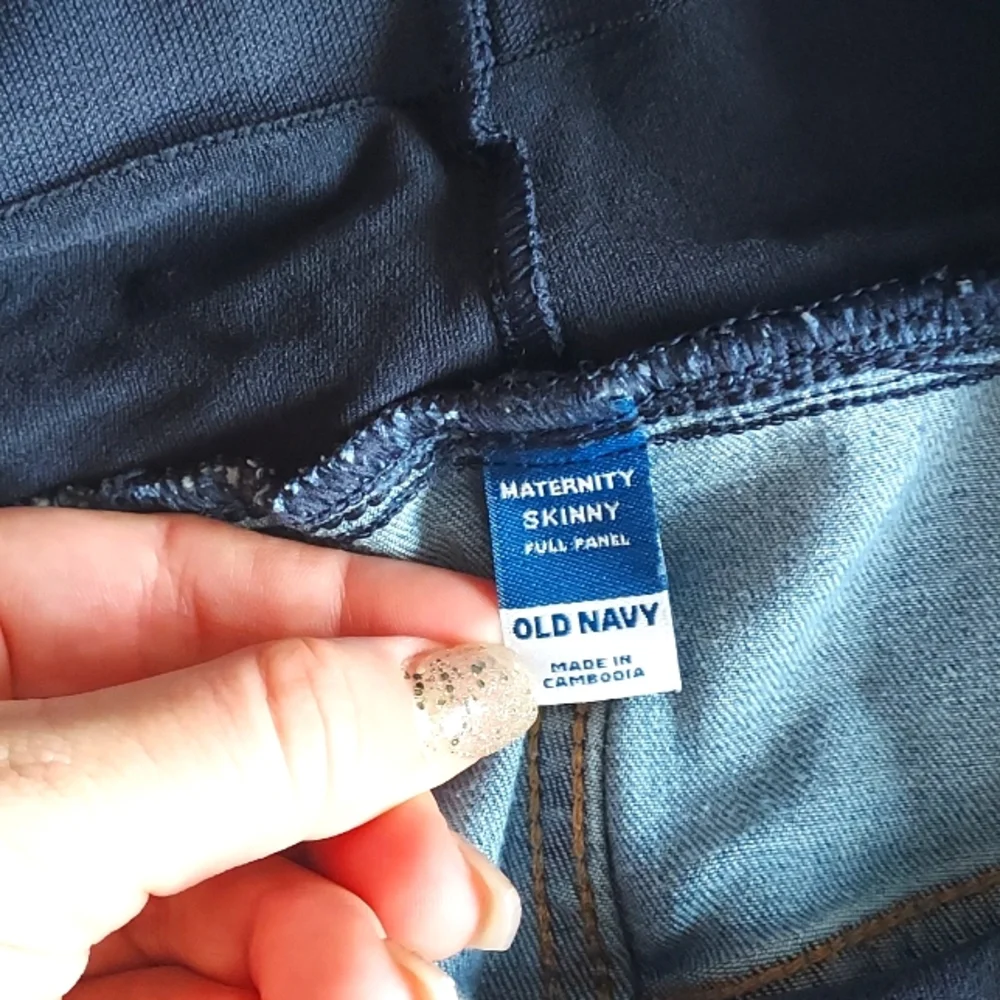 Old Navy Maternity Skinny Jeans - Picture 1 of 6